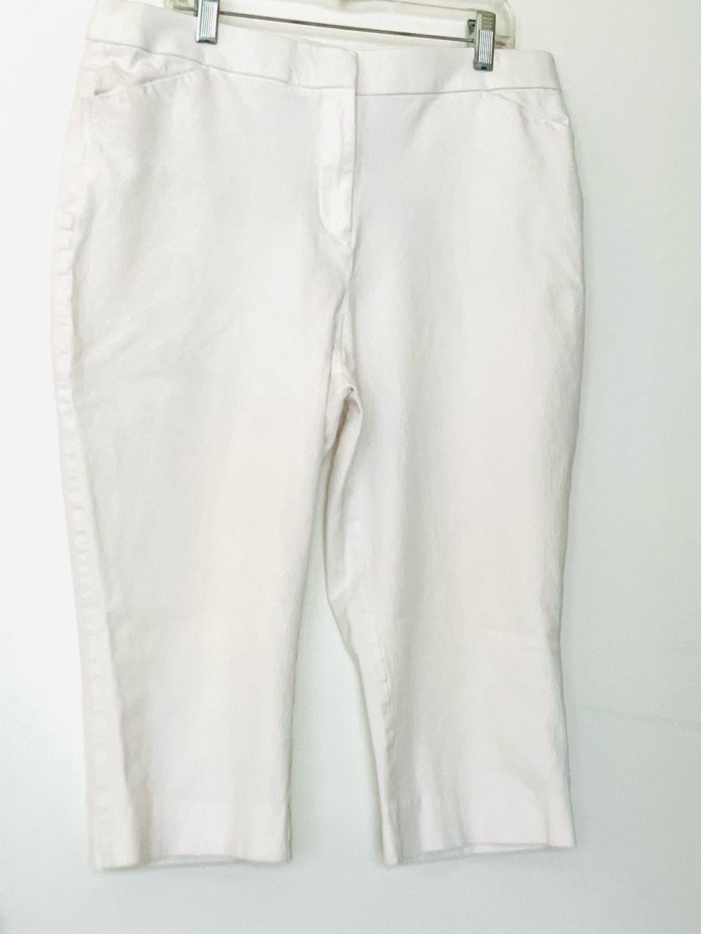 Chicos Capri Length Jeans in White Size 1.5R Regular US 10 Stretch